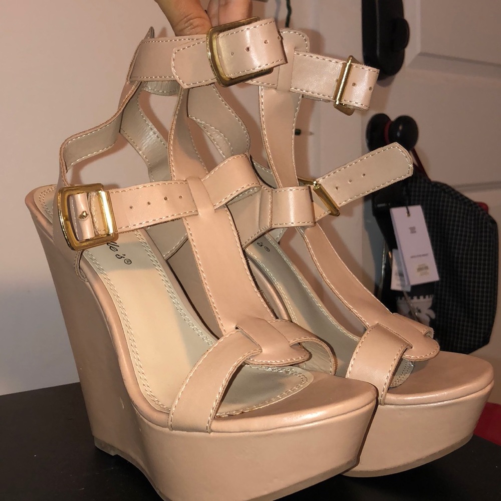 Nude wedges